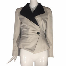 Load image into Gallery viewer, GIORGIO ARMANI White/Cream tailored jacket with black collar